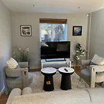 Comfortable Room In A Luxurious Apt With Parking In Blackheath